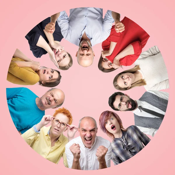 Kruh koláž různých mužů a žen ukazuje smutný a negativní emoce na růžovém pozadí. — Stock fotografie