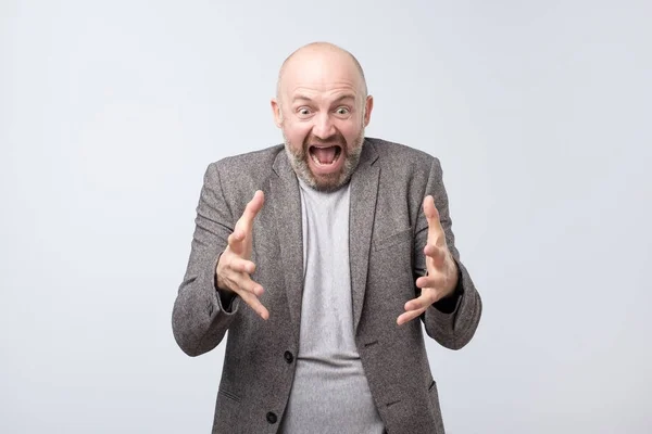 Χειρονομίες Στυγνού Ενοχλημένος Άνθρωπος Εκφράζει Θυμωμένα Αρνητικά Συναισθήματα Κραυγές Fron — Φωτογραφία Αρχείου
