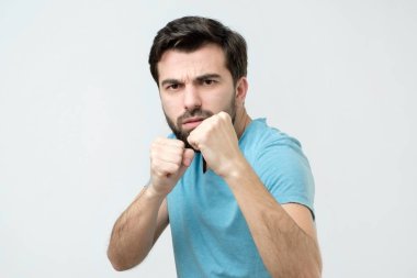 Pozisyon mücadelede İspanyol yakışıklı genç