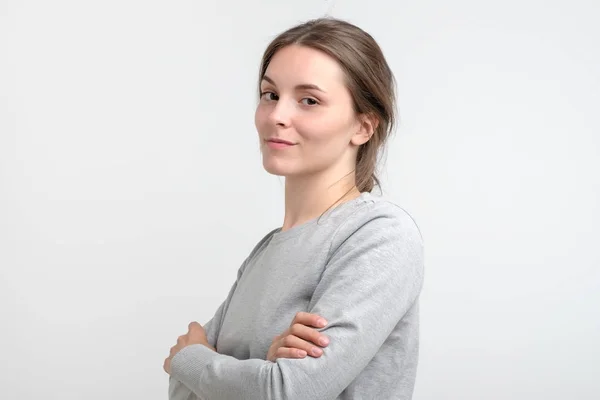 Retrato Jovem Bonita Menina Alegre Bonito Sorrindo Olhando Para Câmera — Fotografia de Stock