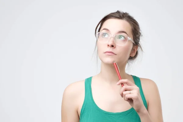 Összezavarodott Lány Gondoltam Egy Ceruzával Nem Tudom Hogy Szabály Segítségre — Stock Fotó