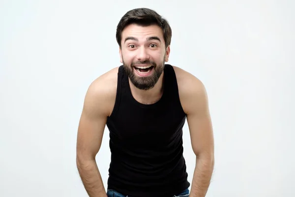 Sakallı Gülen Yakışıklı Bir Spanyol Genç Adamın Portresi Pozitif Insan — Stok fotoğraf