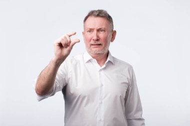 komuta sizde bir şey gösterir küçük el ile küçük kredi gösterir.