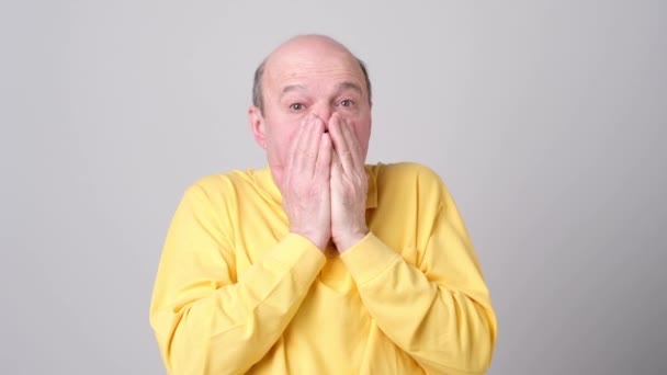 Senior Mature Shocked Surprised Man Hands Covering Mouth Eyes Wide — Stock Video