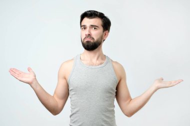 İspanyol hiçbir fikir hareketi var gösterilen, omuzlarında shrugging ve yetiştirme eller