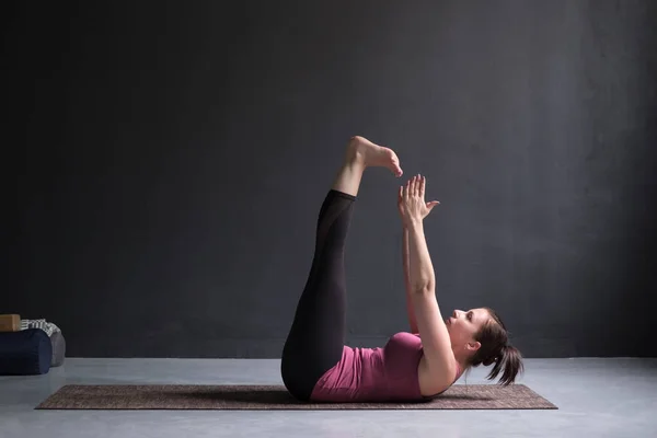 Young woman practicing yoga asana Ardha Navasana exercise at the yoga studio — Stock Photo, Image