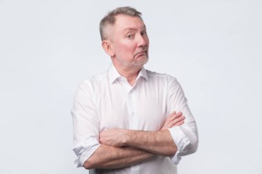 Şüpheli komuta sizde güvensizlik ifade ile seyir.