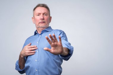 Mavi gömlek yapma dur yakışıklı komuta sizde