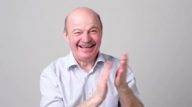 Alkış, üst düzey Beyaz adam alkışlar.