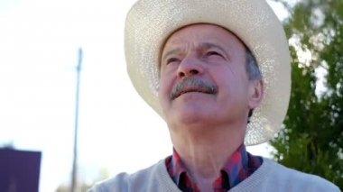 Şapka İspanyol kıdemli adam açık rahatlatıcı
