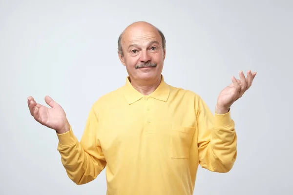 Senior hispanic man smiling confident at camera. — Stock Photo, Image