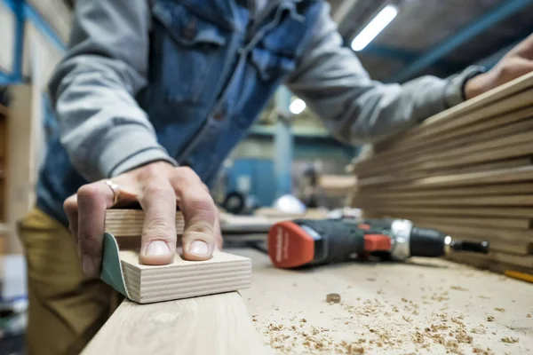 View on hand of carpenter working with plank — Stock Photo, Image