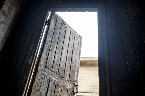 View on old wooden door on the farm. — Stock Photo, Image