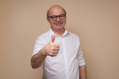 Mutlu kıdemli adam seçimini onaylamaktan vazgeçti.