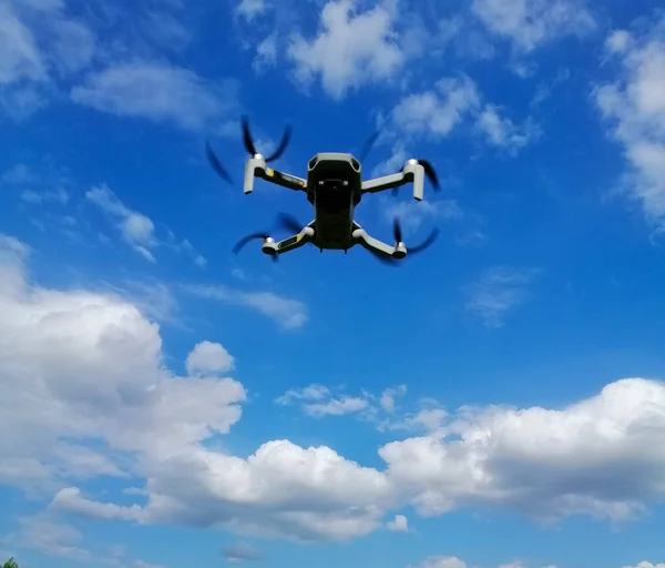 Полет Квадрокоптере Съемка Видео Помощью Квадрокоптера — стоковое фото