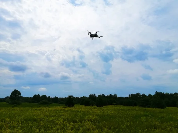 Quadcopter Fligh Fotografering Video Med Quadrocopter — Stockfoto