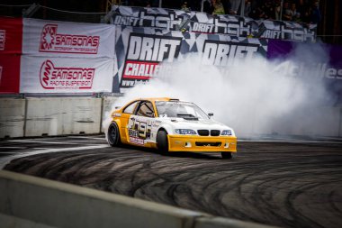 Riga, Letonya 30th Haziran 2018: Drift araba hareket. 30th Haziran 2018 Bikernieki raceway üzerinde gösterilen Hgk Drift Challenge olayında çekilmiş fotoğrafı