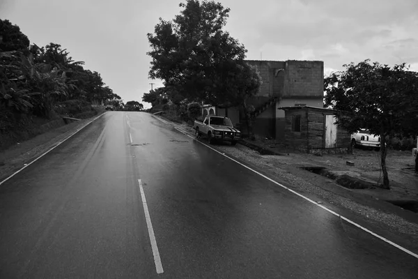Фото бедных деревень с хижинами на острове Самана выстрел во время вождения — стоковое фото