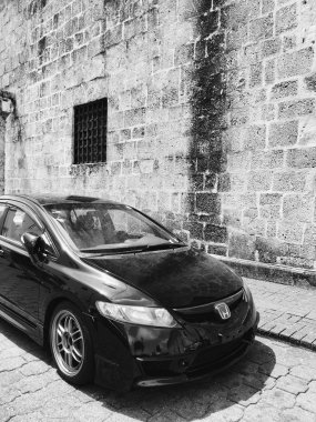 Santo Domingo sokaklarında arabalar