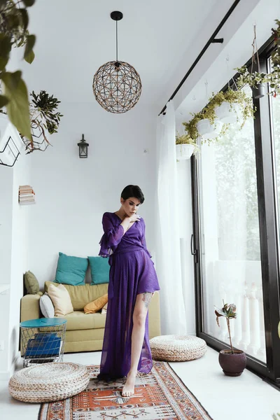 Female with short haircut poses in Tbilisi loft — Stock Photo, Image