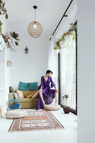 Female with short haircut poses in Tbilisi loft — Stock Photo, Image