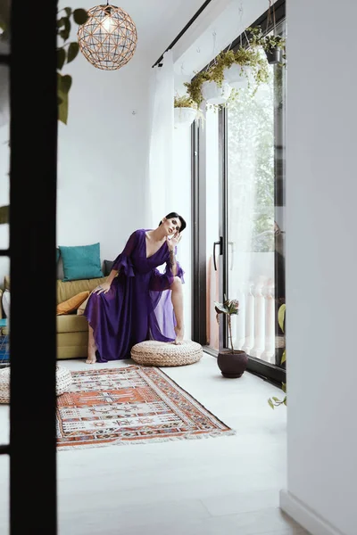 Female with short haircut poses in Tbilisi loft — Stock Photo, Image