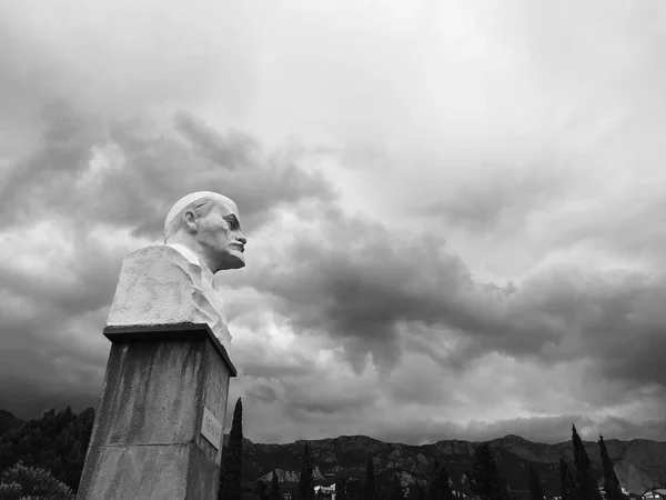 Lenin monument in Simeiz, stad op de Krim — Stockfoto