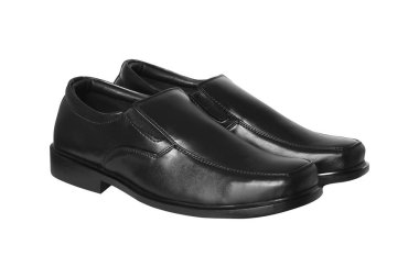 Beyaz arka planda siyah deri erkek ayakkabı yan görünüm