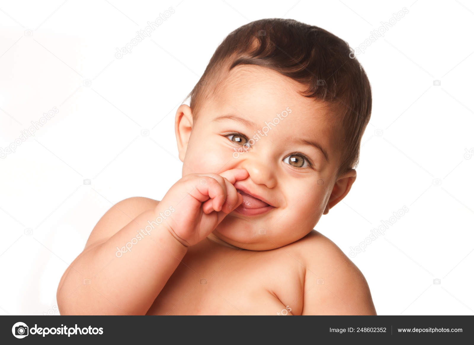 Fotos de Linda cara de bebé con pelo rizado - Imagen de © phakimata  #158655608