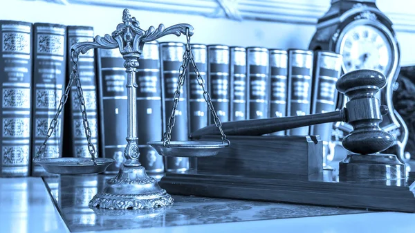 Scales Justice Gavel Blue Tone — Stock Photo, Image