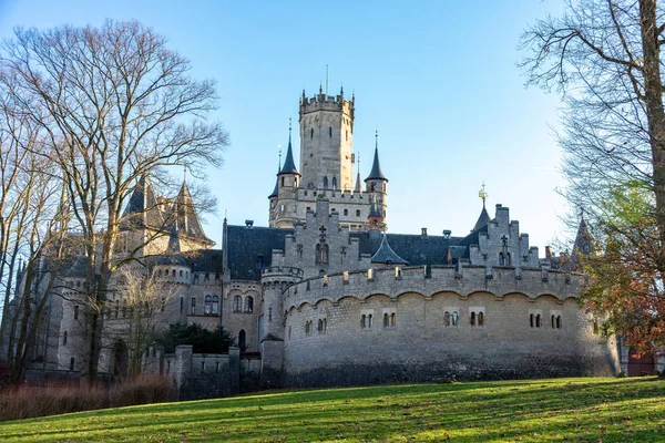İlkbaharda Hannover yakınlarındaki Marienburg Kalesi
