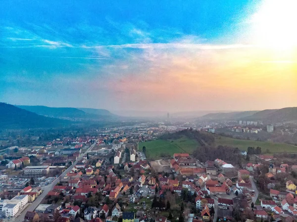 Gün batımında Thüringen'de Jena