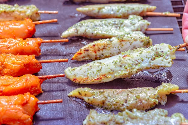 Skewers of chicken on the grill — Stock Photo, Image