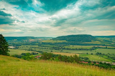 Jena'daki dağdaki Kunitzburg'a bakış
