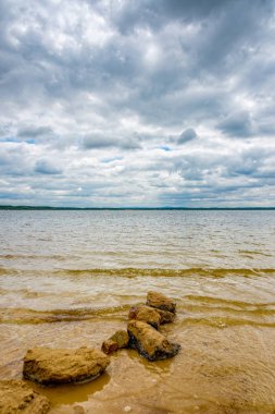 Saksonya'da bir Baggersee küçük plaj