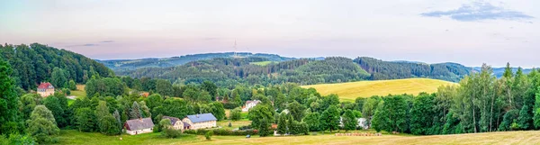 Louky, pole a Les v České republice v Krkonoších — Stock fotografie
