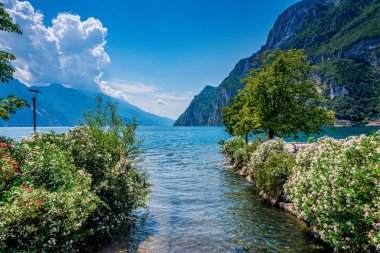 Yaz aylarında İtalya'da Garda Gölü