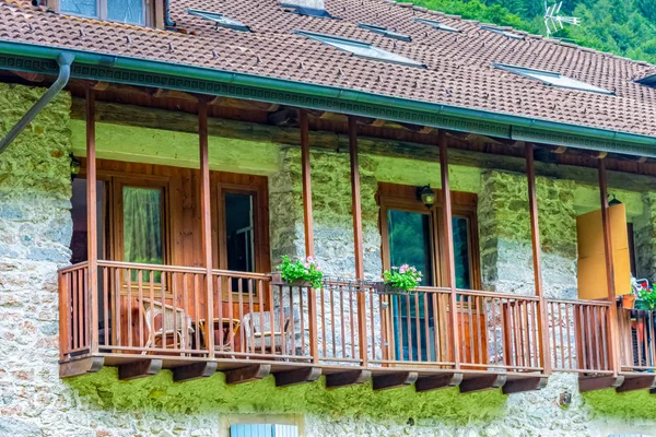 İtalya'da bir evden balkon