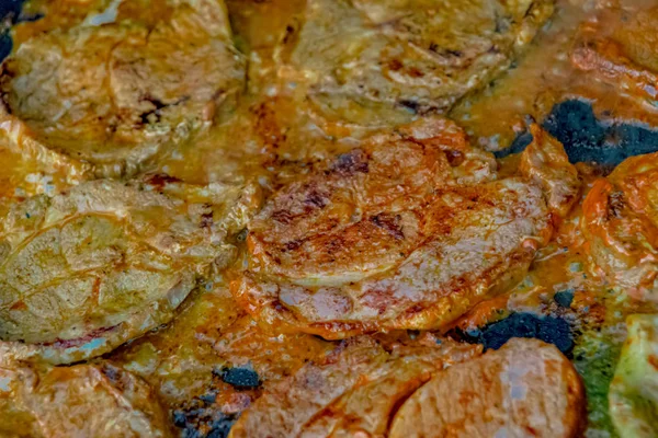 Carne marinada na grelha de carvão — Fotografia de Stock