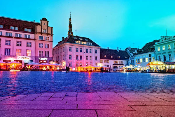 Plaza del Mercado por la noche desde Tallin en Estonia —  Fotos de Stock