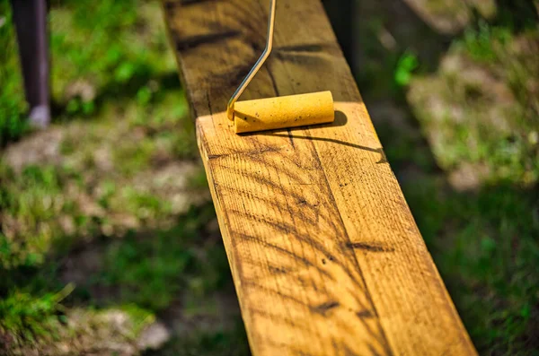 Holzplatte Mit Gelber Farbe Glasieren — Stockfoto