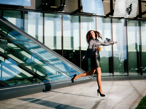 Young Business Woman Coffee Office Center Background — Stock Photo, Image