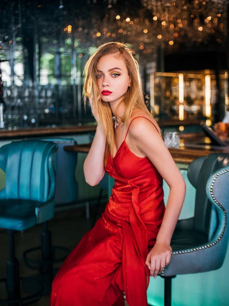 parti fotoğraf kırmızı elbiseli seksi Lady elegance