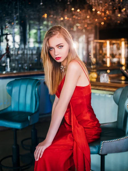 Party photo of elegance sexy lady in red dress — Stock Photo, Image