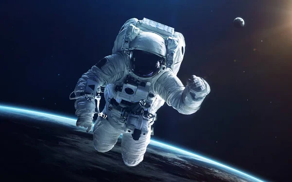 Astronauta w głębokim kosmosie. Elementy tego obrazu dostarczone przez nas — Zdjęcie stockowe