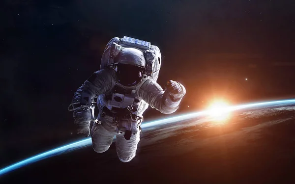 Astronauta sobre la Tierra. Fondo de pantalla de ciencia ficción espacio, incr —  Fotos de Stock