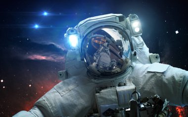 Astronot uzayda. Uzay yürüyüşü. Nasa tarafından döşenmiş bu görüntü unsurları