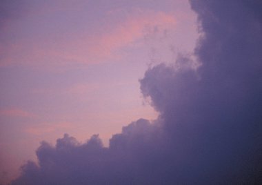 görkemli bulutlu gökyüzü doğal görünümünü