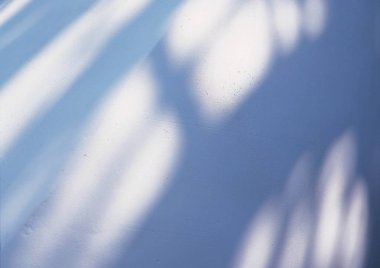 Duvarında gölgeler olan renkli arkaplan, soyut arkaplan 