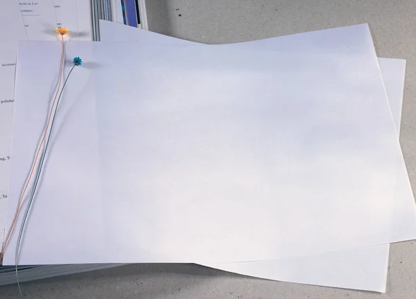 Закрыть Обзор Чистых Листов Бумаги — стоковое фото